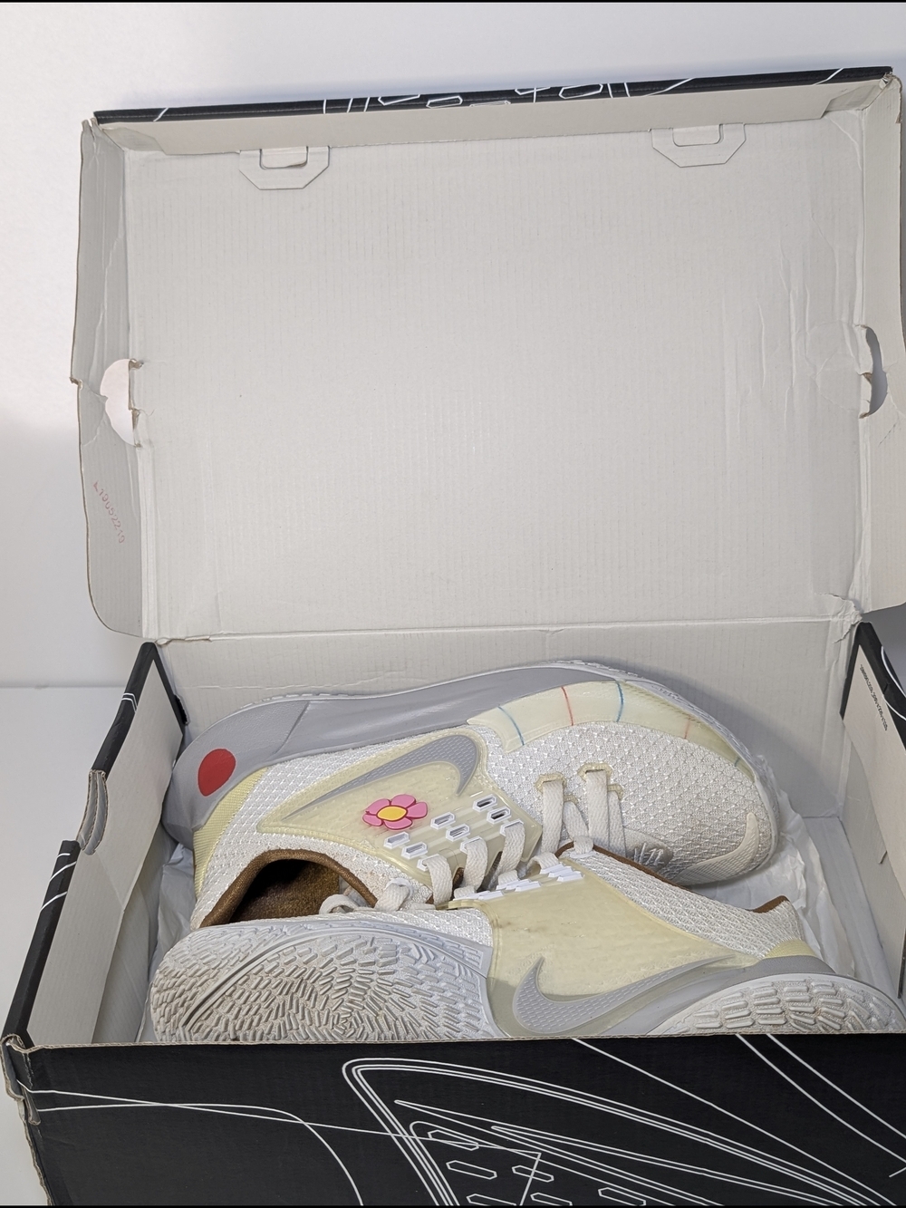 Nike Kyrie Low 2 x SpongeBob SquarePants "Sandy Cheeks" CJ6953-100 Men’s Size 7 - Picture 3 of 9